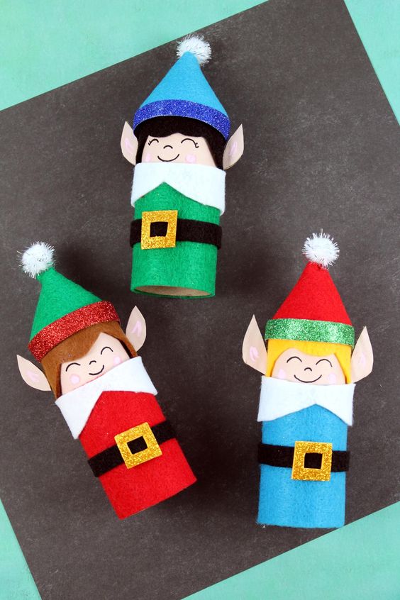 Decoración navideña de muñecos con rollo de papel higiénico
